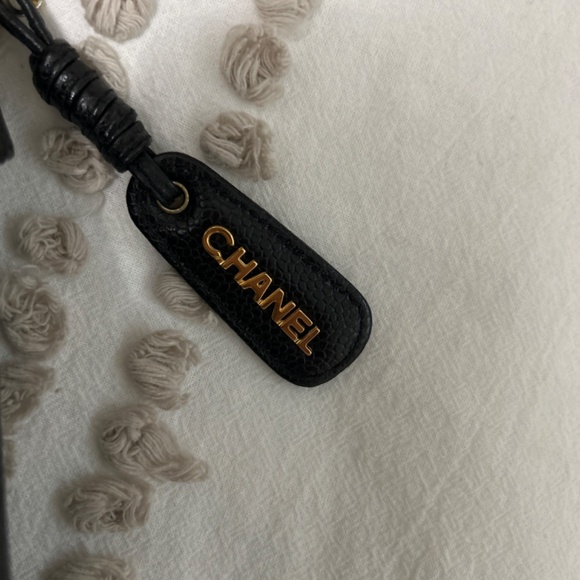 Chanel pebble caviar tote - Picture 3 of 5